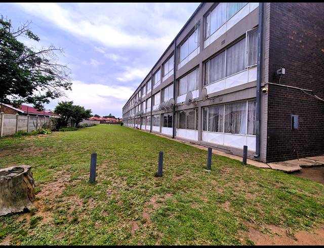 2 BEDROOM FLAT FOR SALE IN THREE RIVERS